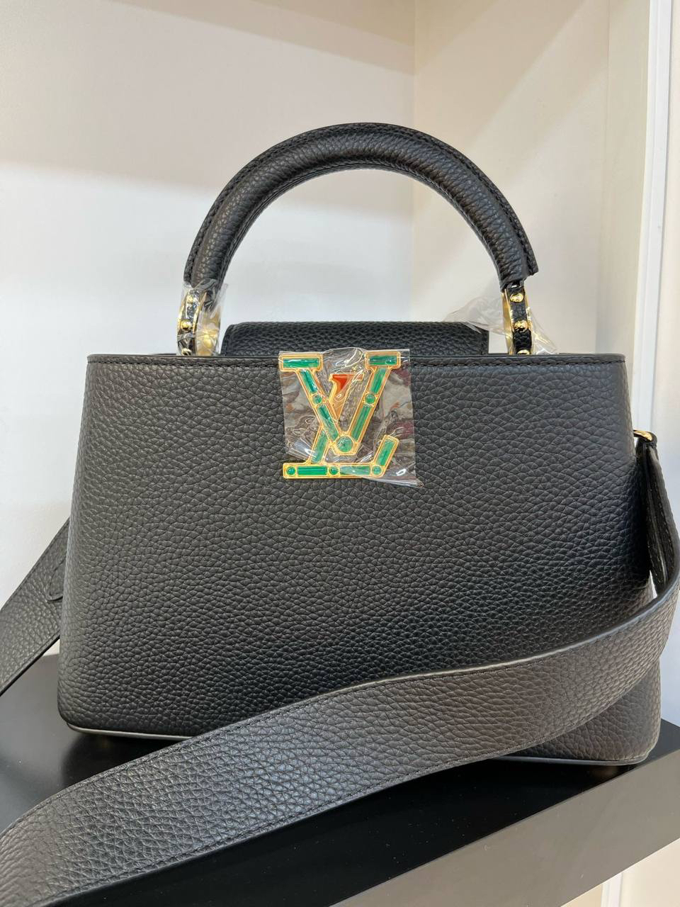 СУМКА LOUIS VUITTON CAPUCINES детальное фото