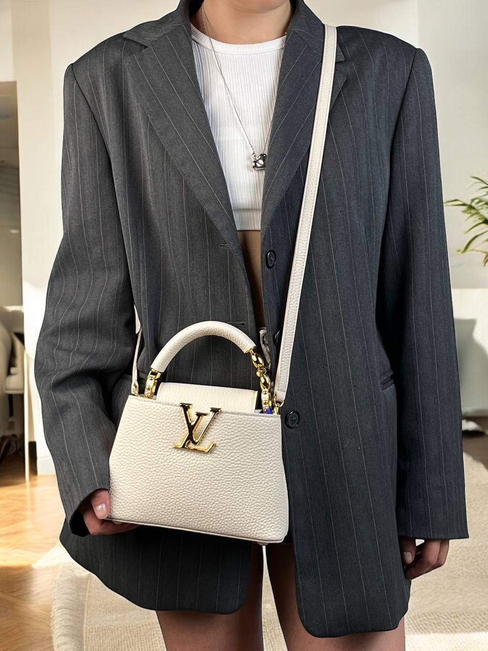 СУМКА LOUIS VUITTON CAPUCINES детальное фото