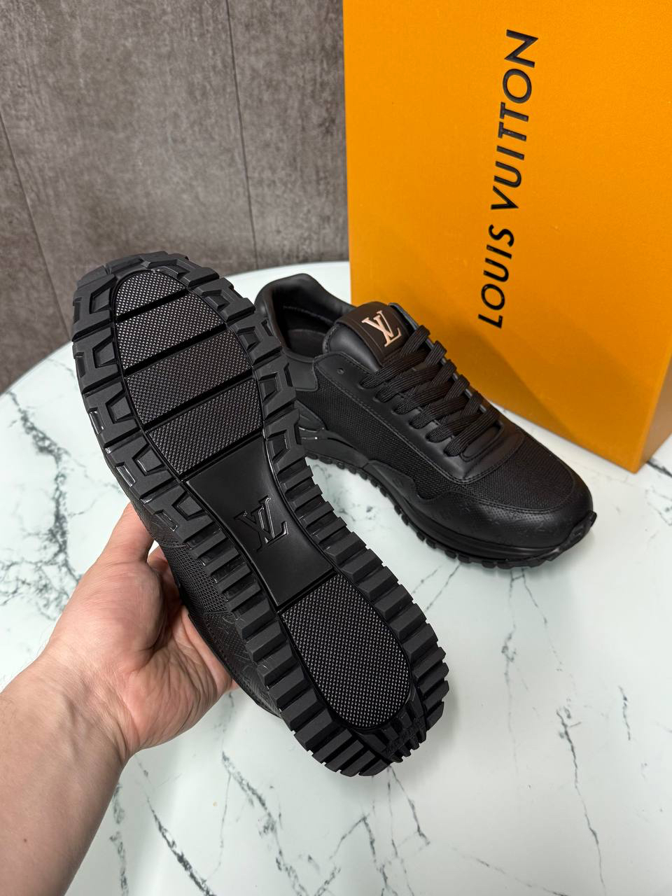 МУЖСКИЕ КРОССОВКИ LOUIS VUITTON детальное фото