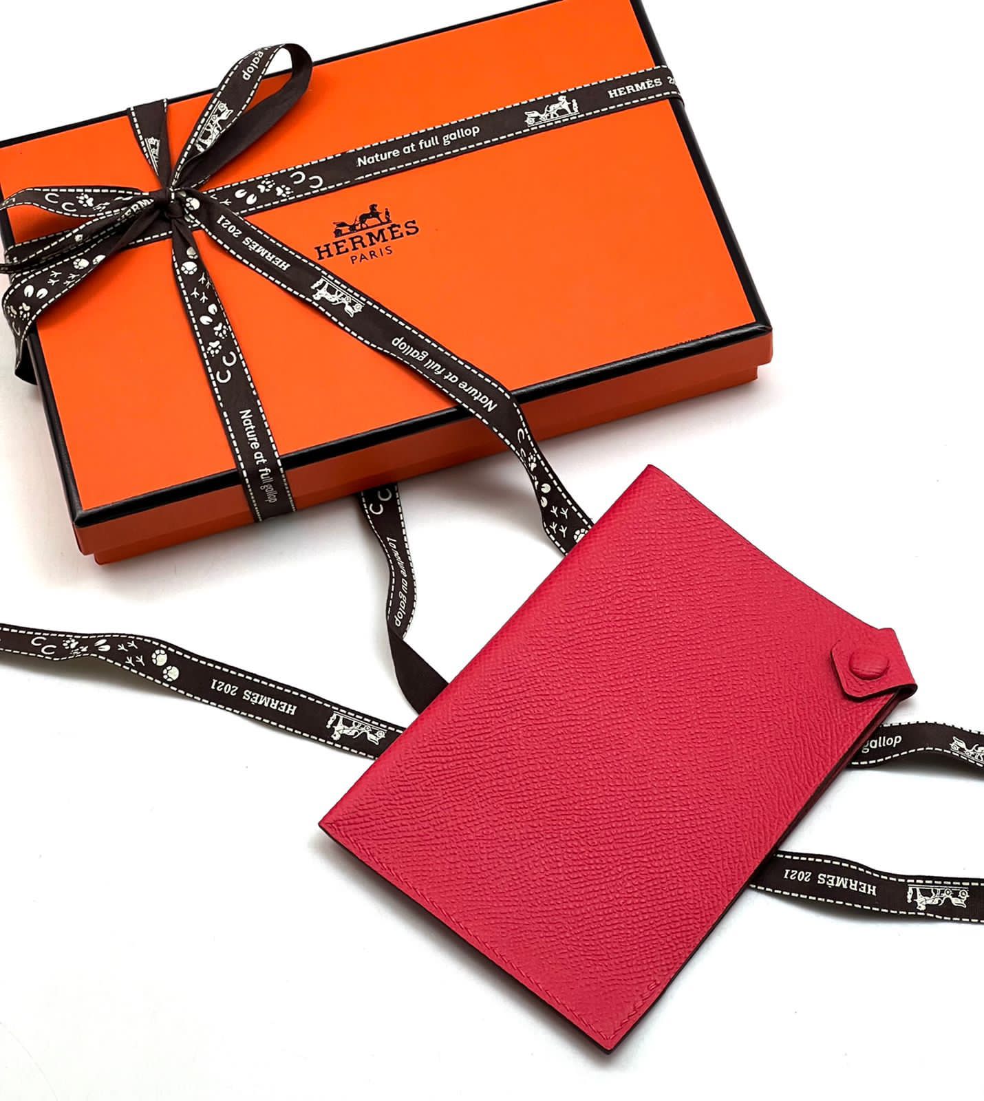ОБЛОЖКА НА ПАСПОРТ HERMES детальное фото