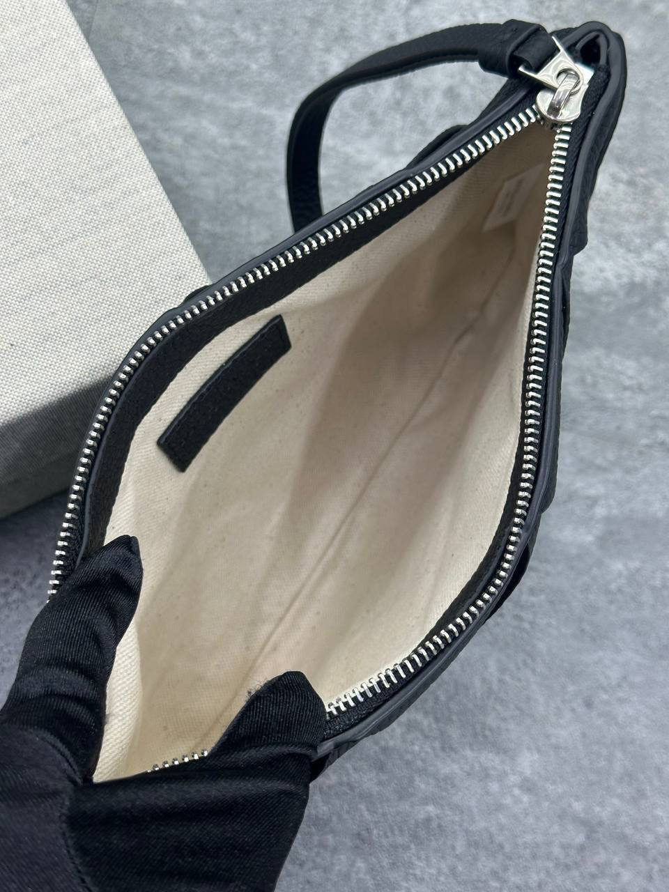 МУЖСКОЙ КЛАТЧ BOTTEGA VENETA детальное фото