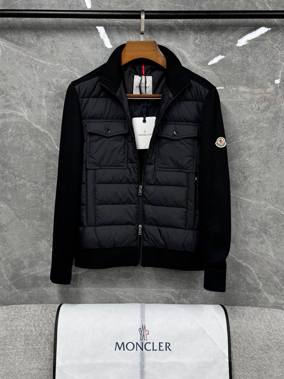 МУЖСКАЯ КУРТКА MONCLER детальное фото