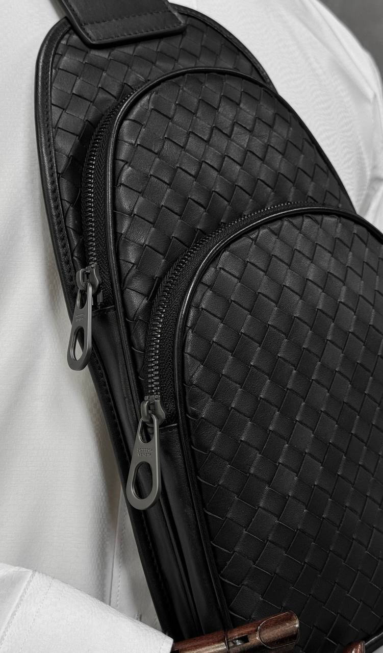МУЖСКАЯ СУМКА СЛИНГ BOTTEGA VENETA детальное фото