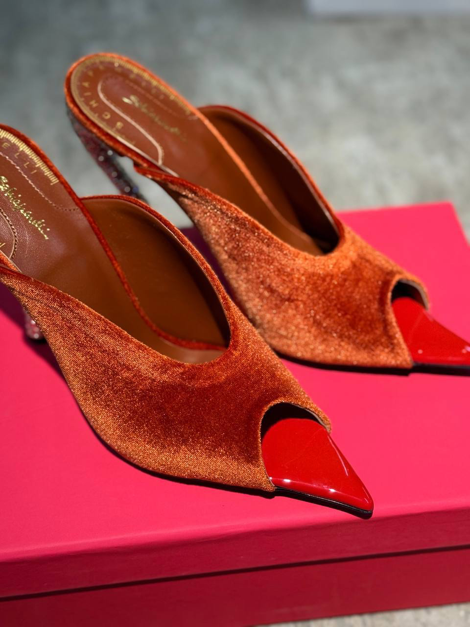 ТУФЛИ SCHIAPARELLI детальное фото