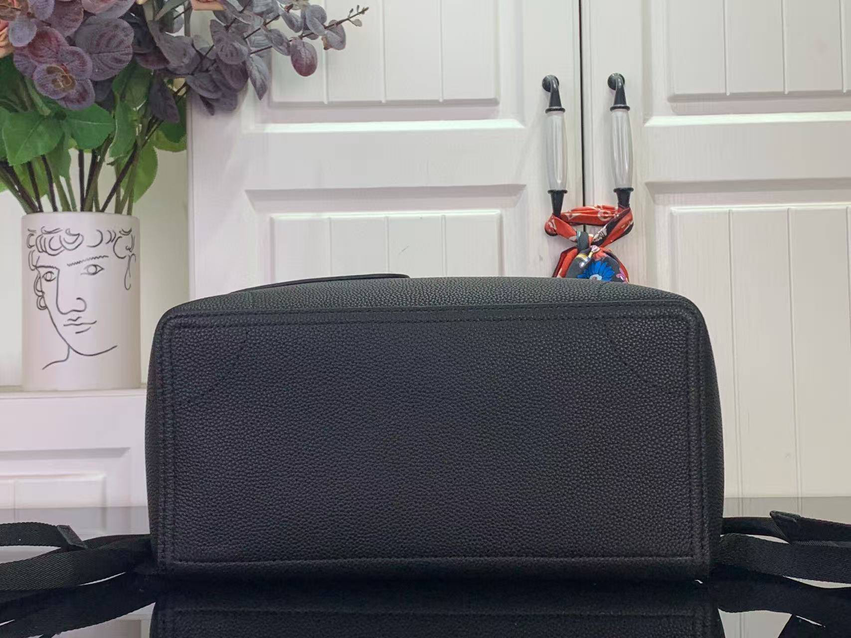 РЮКЗАК LOUIS VUITTON детальное фото