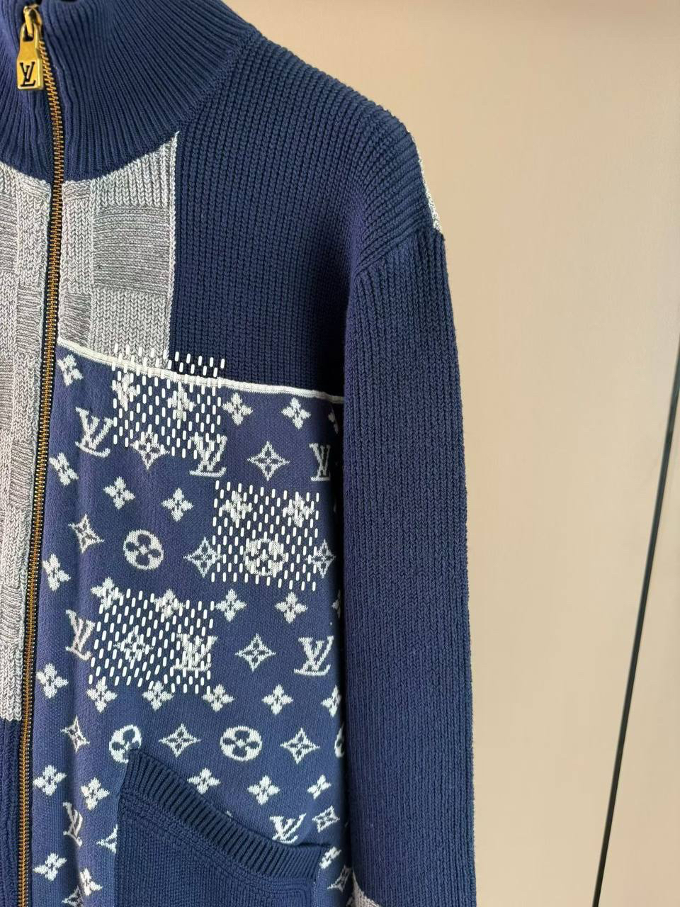 МУЖСКОЙ КАРДИГАН LOUIS VUITTON детальное фото