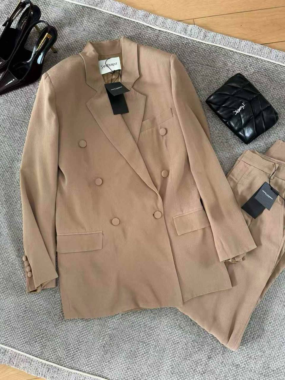 КОСТЮМ SAINT LAURENT детальное фото