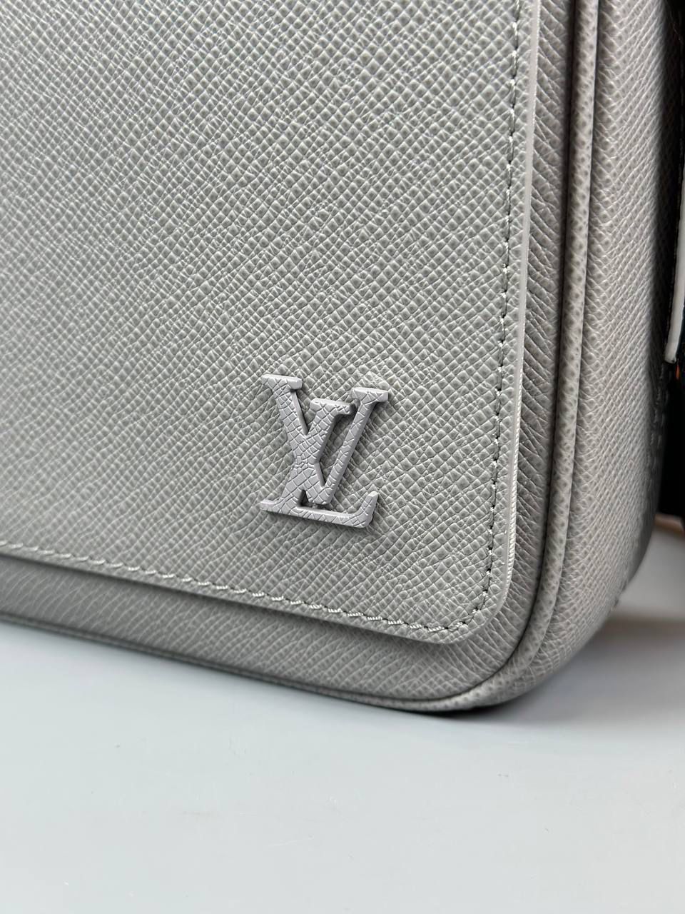 МУЖСКАЯ СУМКА МЕССЕНДЖЕР LOUIS VUITTON детальное фото