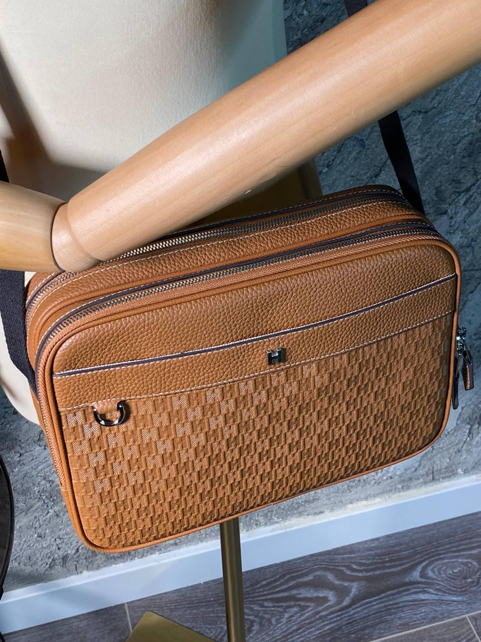 МУЖСКАЯ СУМКА МЕССЕНДЖЕР HERMES детальное фото