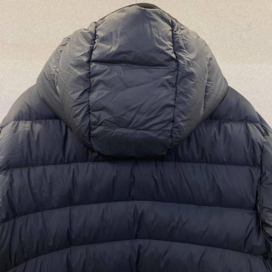 МУЖСКОЙ ПУХОВИК MONCLER детальное фото