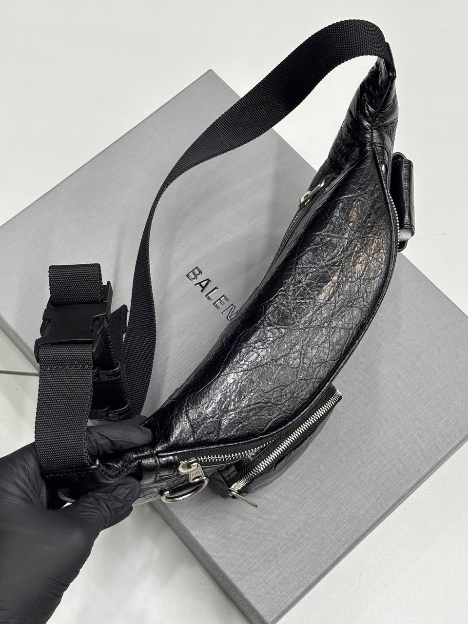 МУЖСКАЯ СУМКА СЛИНГ BALENCIAGA детальное фото