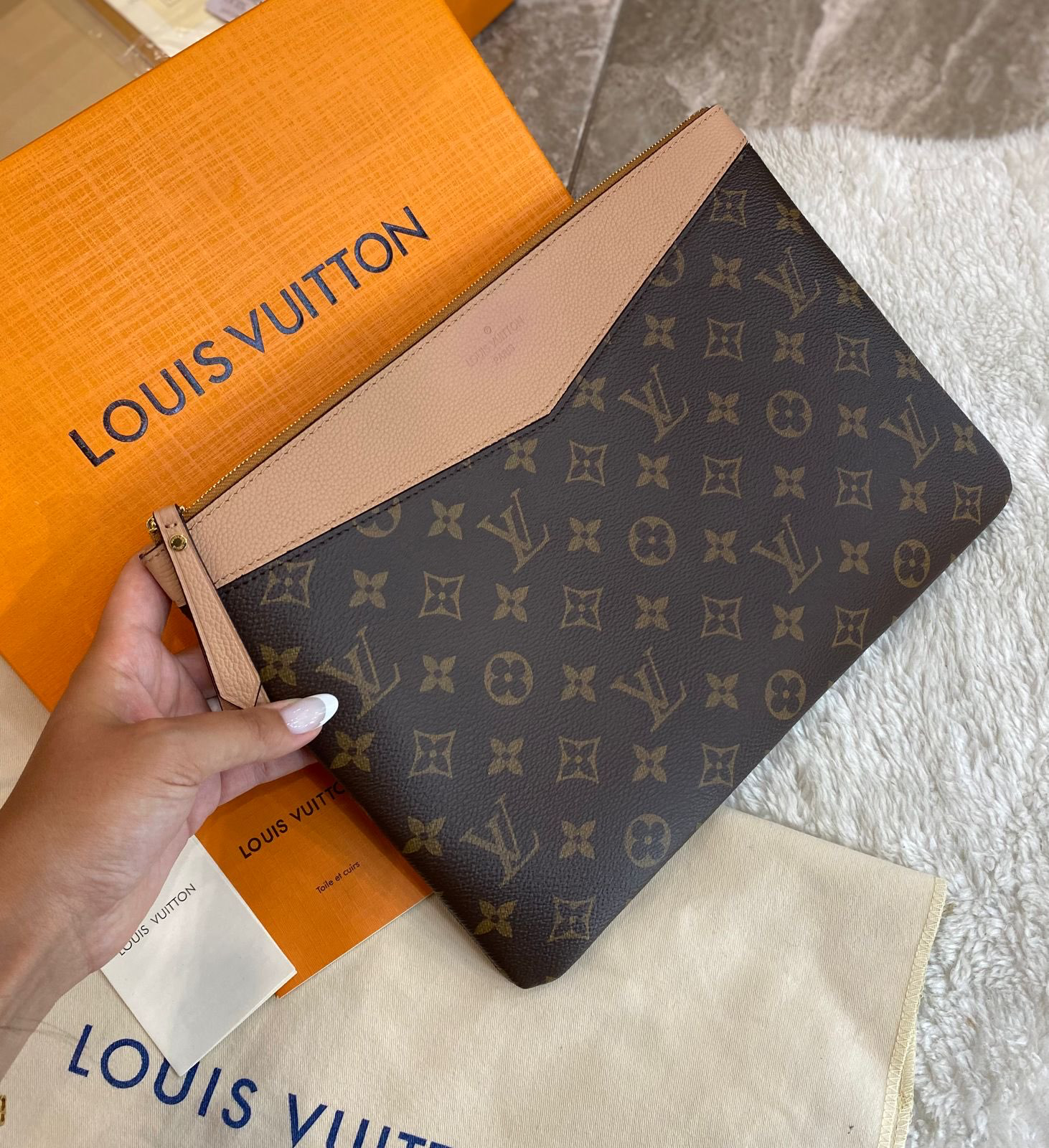 КЛАТЧ LOUIS VUITTON детальное фото