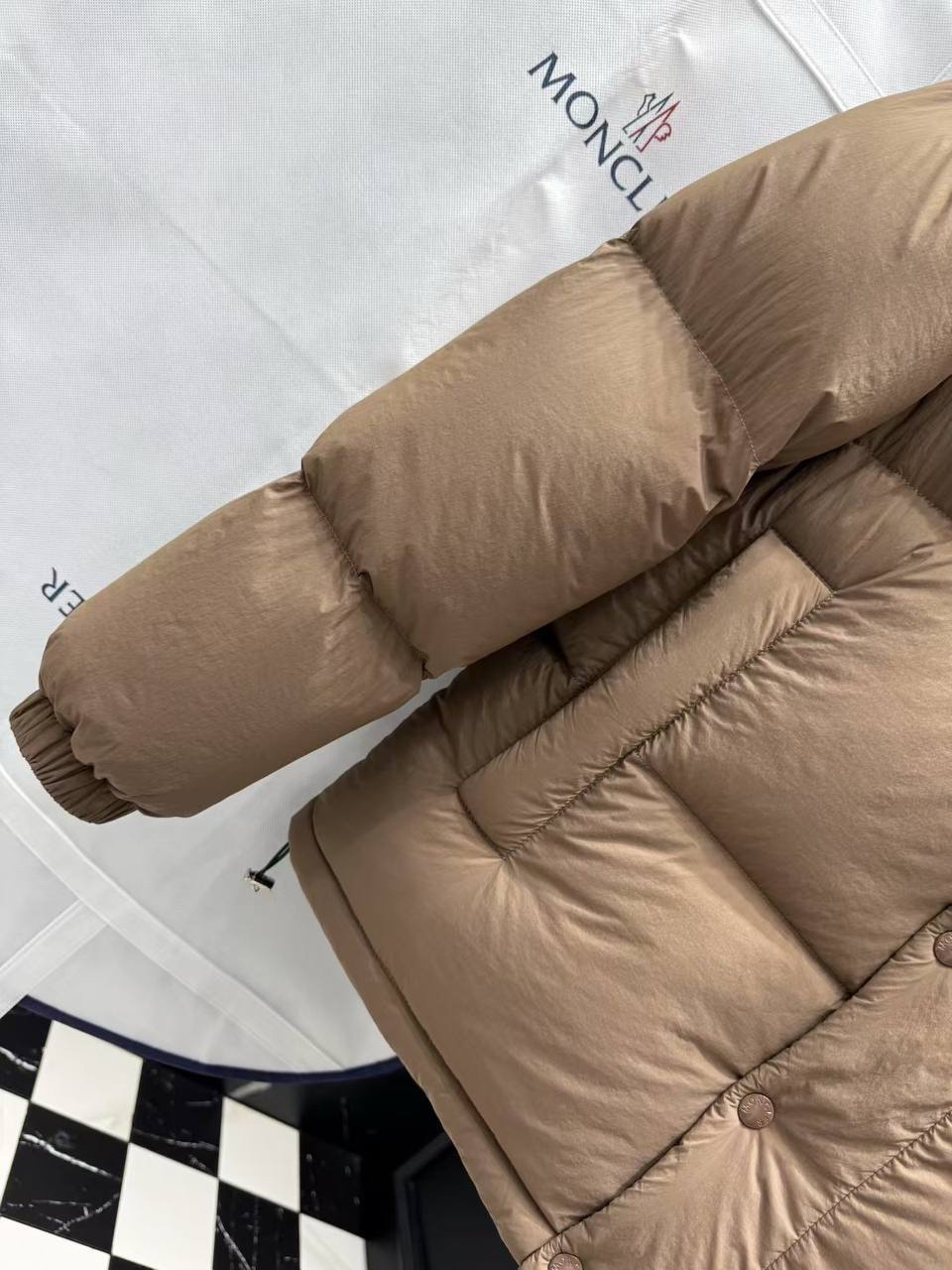МУЖСКОЙ ПУХОВИК ДВУСТОРОННИЙ MONCLER детальное фото