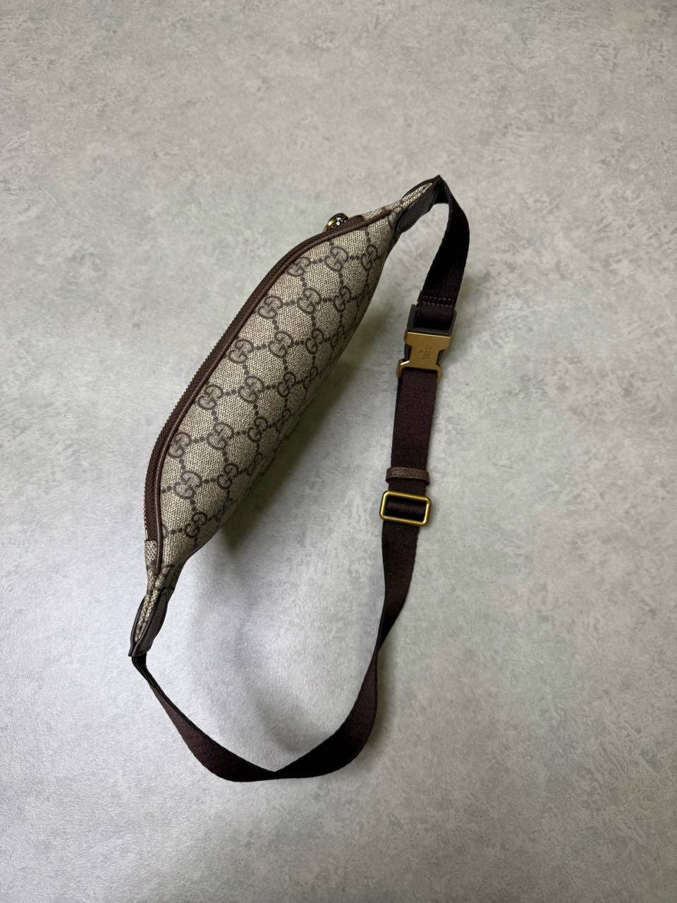 МУЖСКАЯ СУМКА СЛИНГ GUCCI детальное фото