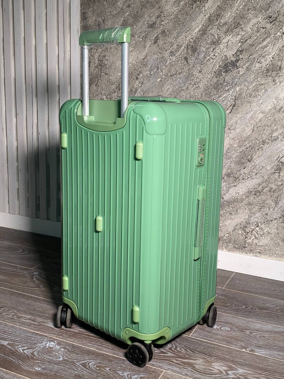 ЧЕМОДАН RIMOWA детальное фото