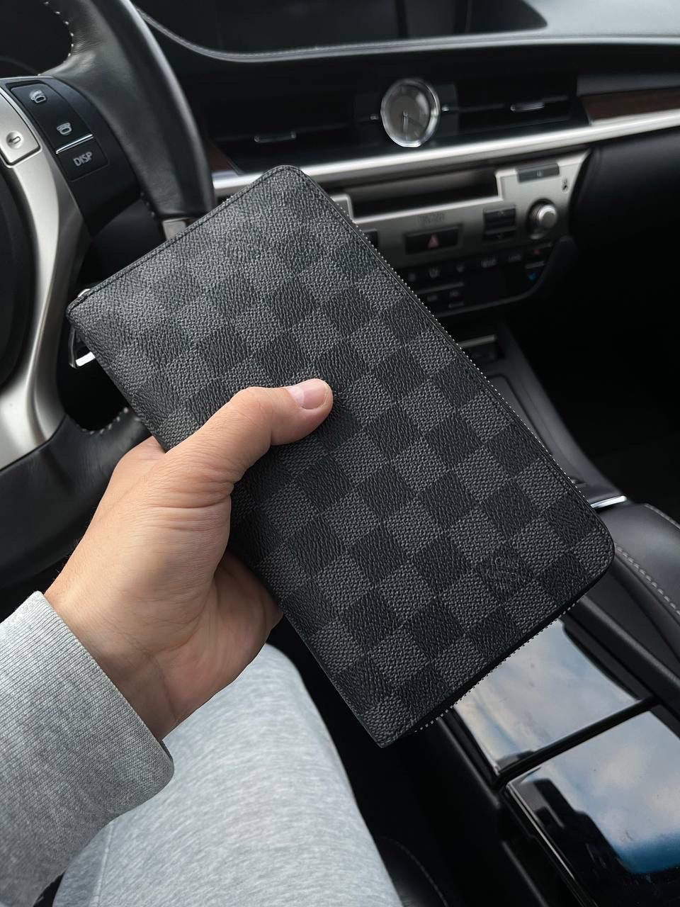 МУЖСКОЙ КАРТХОЛДЕР LOUIS VUITTON детальное фото