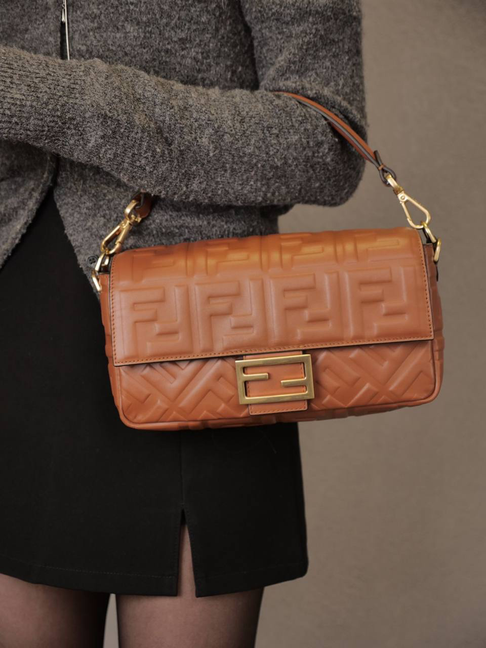 СУМКА FENDI BAGUETTE детальное фото