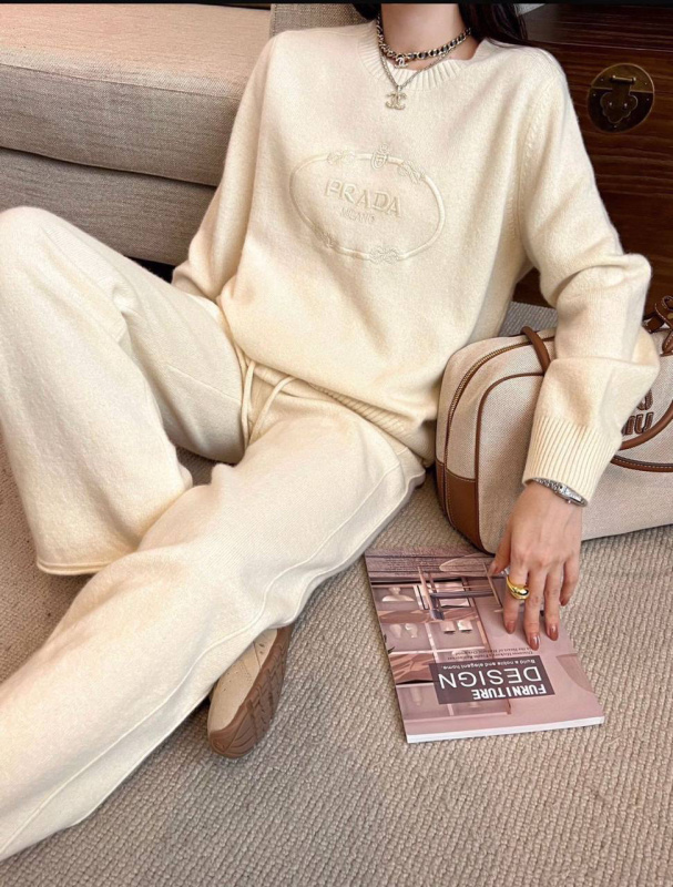 КОСТЮМ PRADA фото