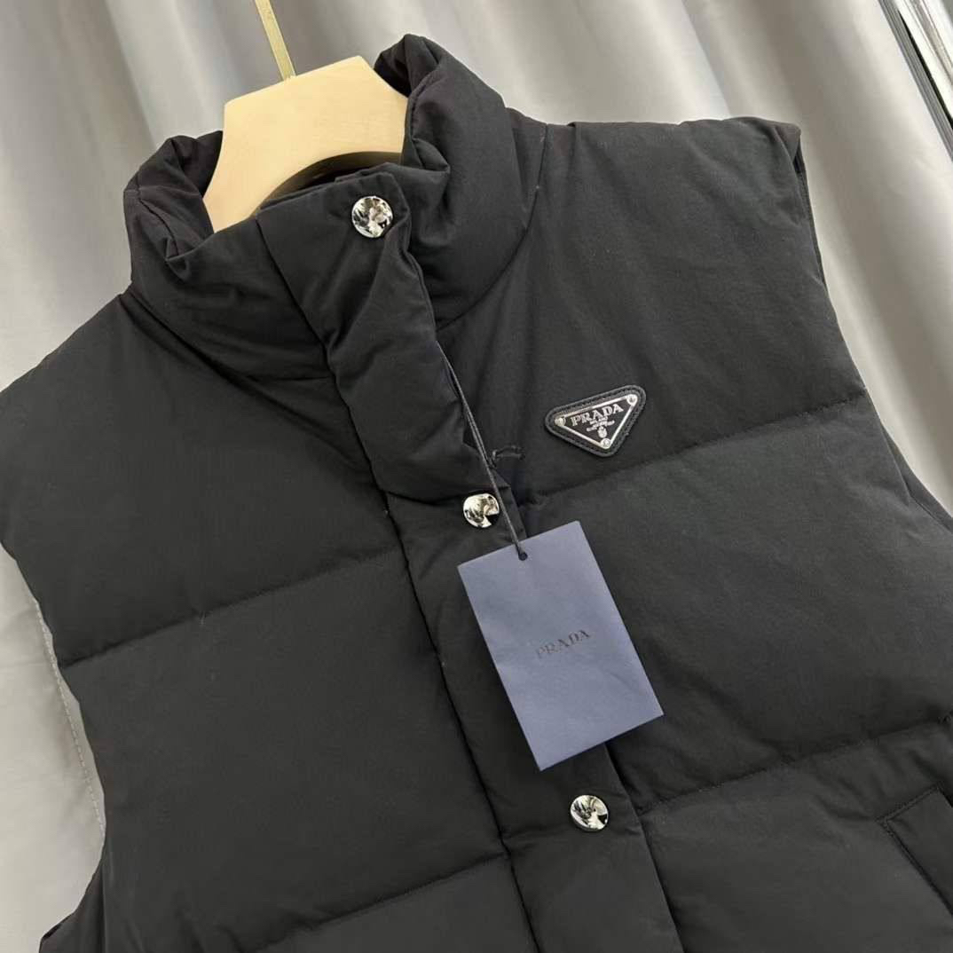 ЖИЛЕТ PRADA детальное фото