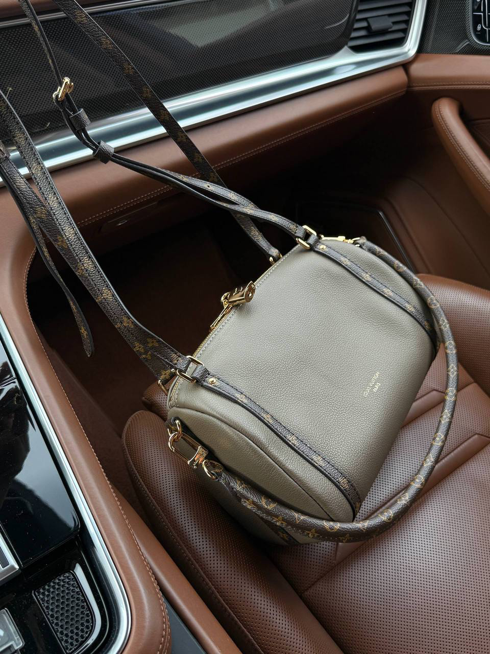 СУМКА LOUIS VUITTON детальное фото