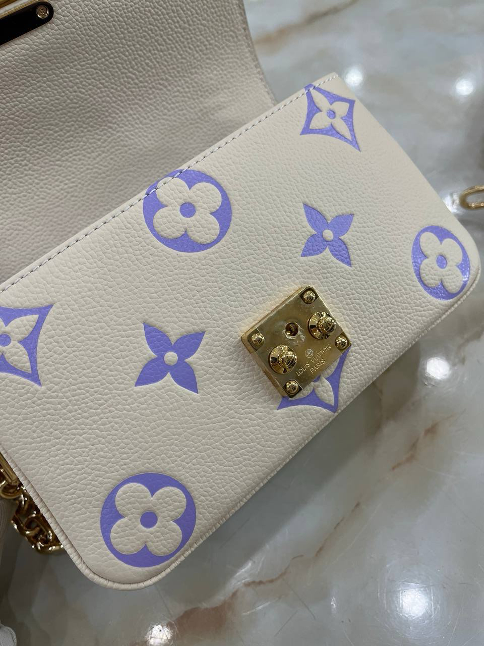 СУМКА LOUIS VUITTON POCHETTE METIS детальное фото