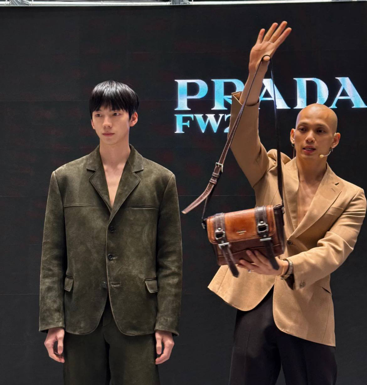 МУЖСКАЯ СУМКА МЕССЕНДЖЕР PRADA детальное фото