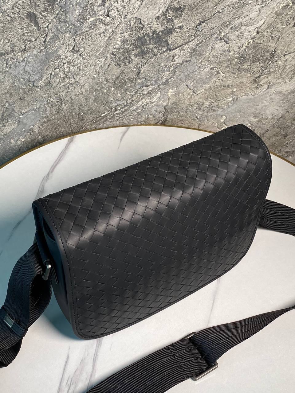 МУЖСКАЯ СУМКА МЕССЕНДЖЕР BOTTEGA VENETA детальное фото