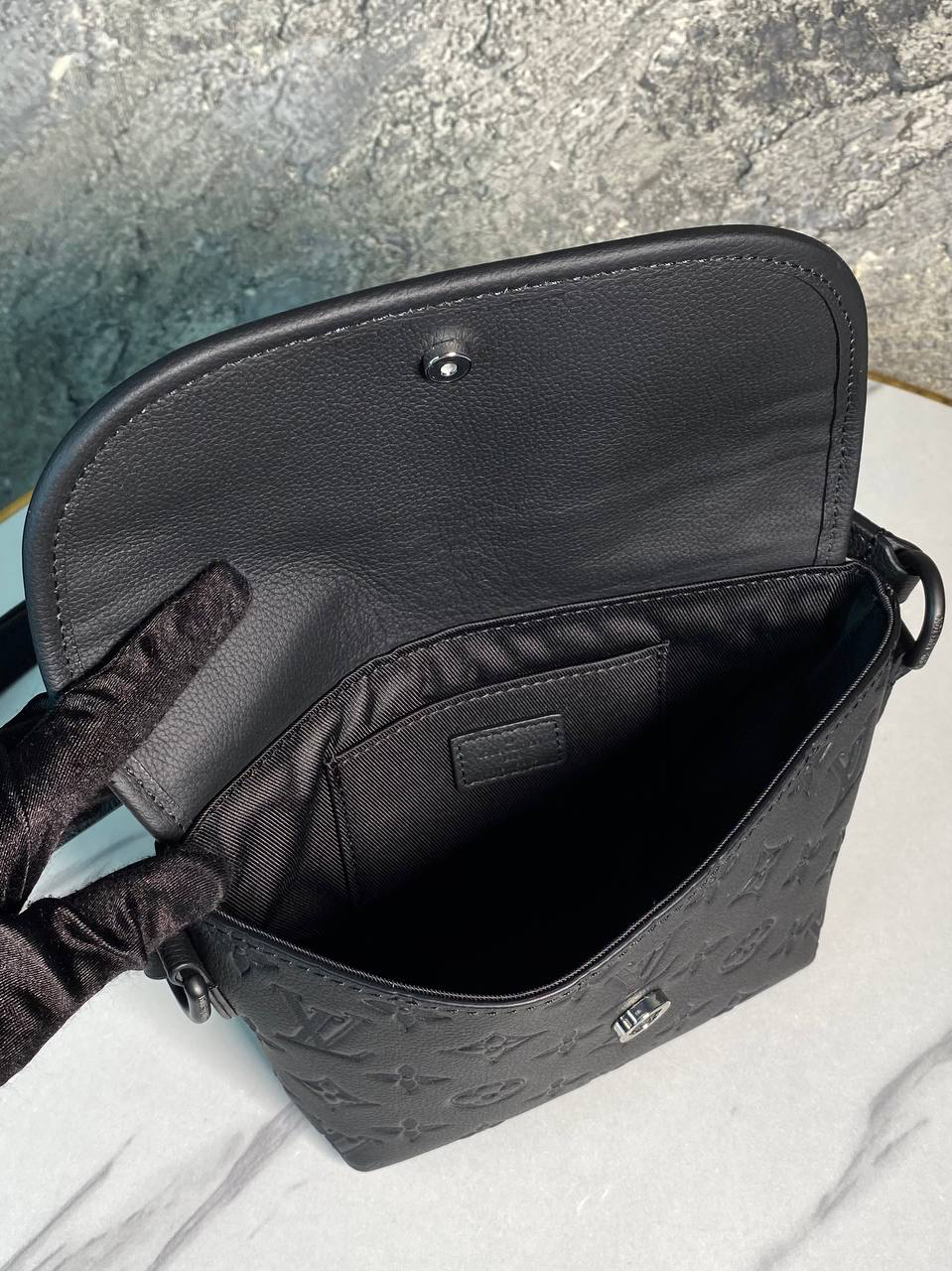 МУЖСКАЯ СУМКА МЕССЕНДЖЕР LOUIS VUITTON детальное фото