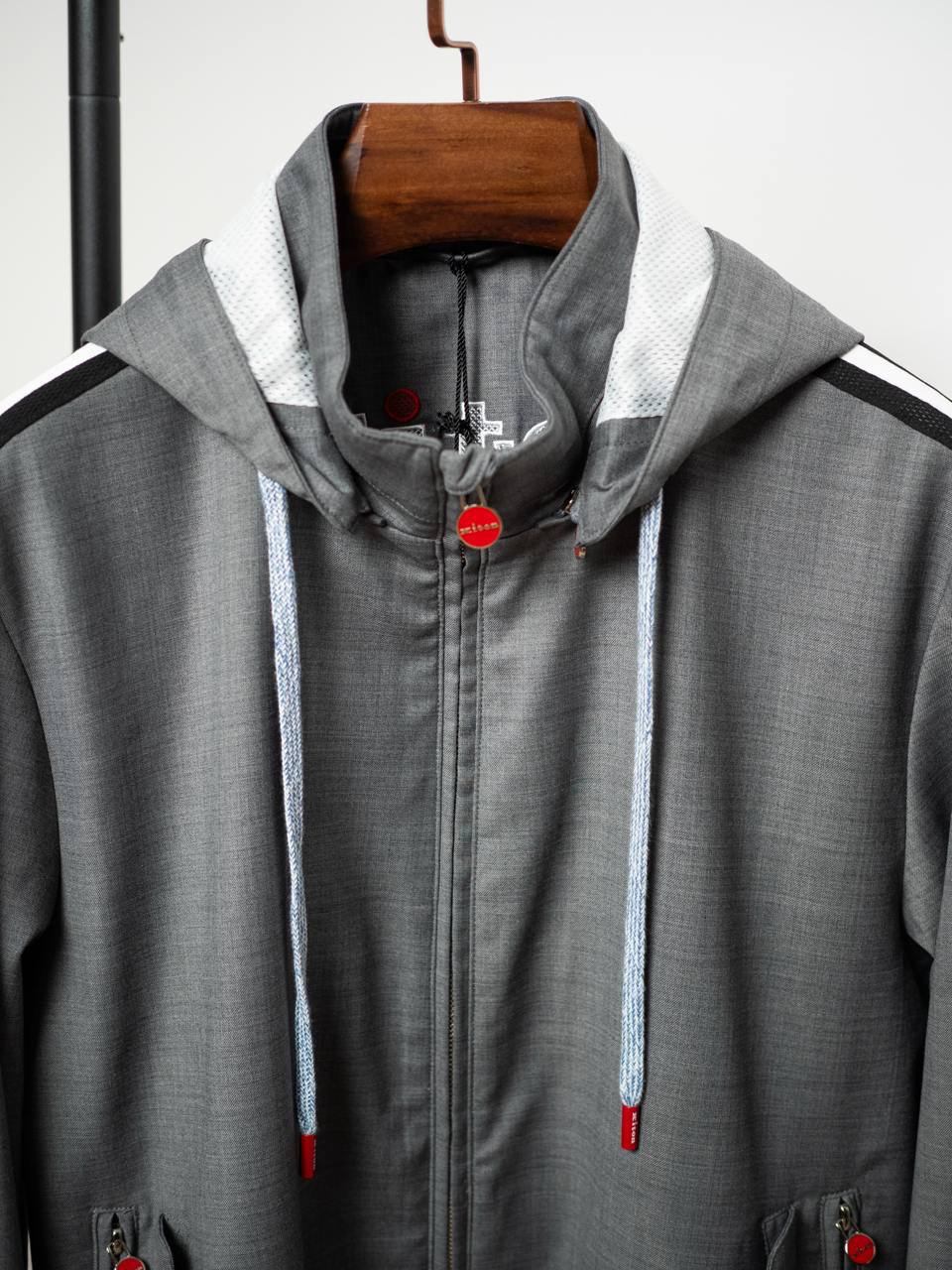 МУЖСКОЙ КОСТЮМ KITON детальное фото