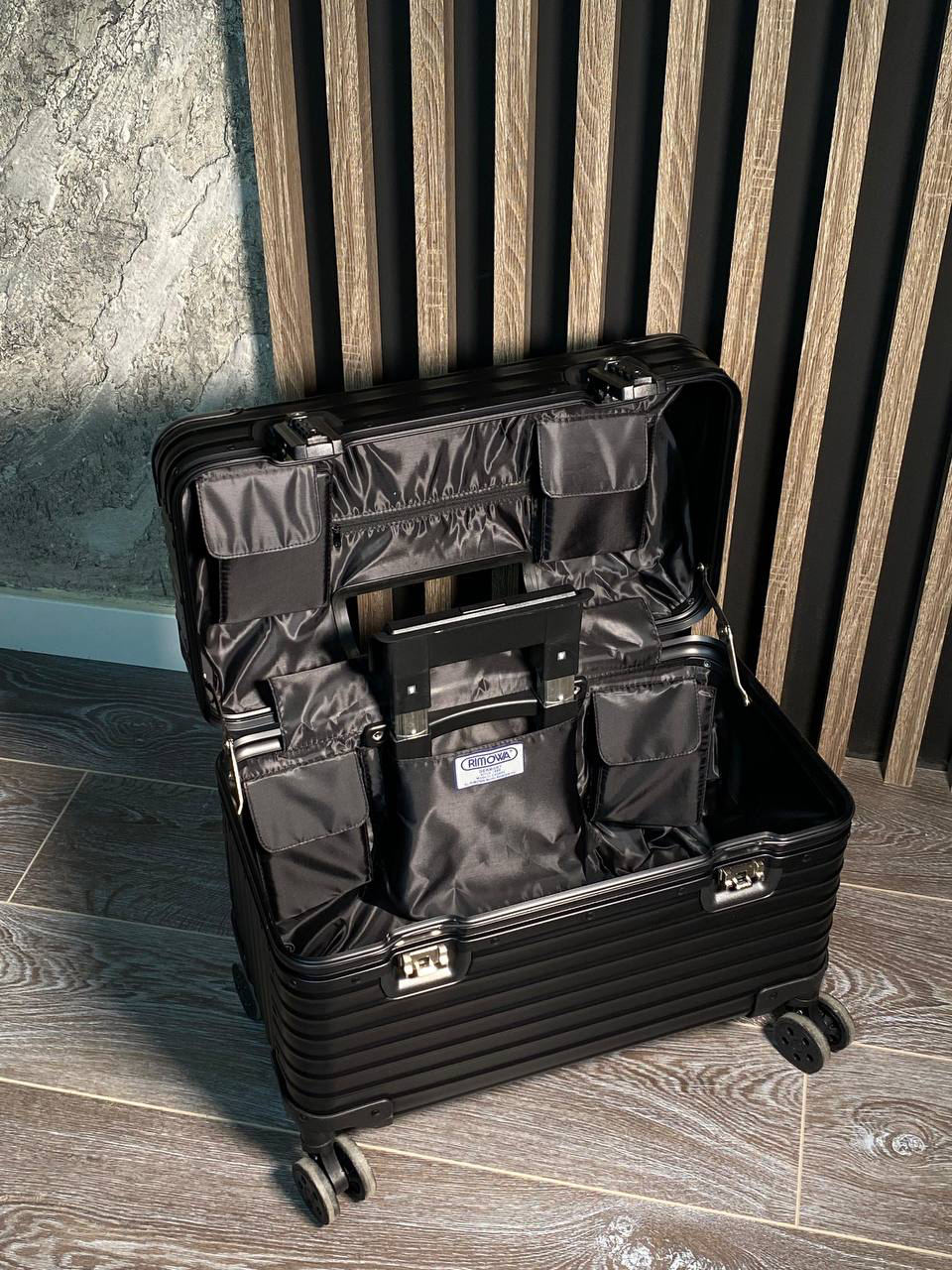 ЧЕМОДАН RIMOWA детальное фото
