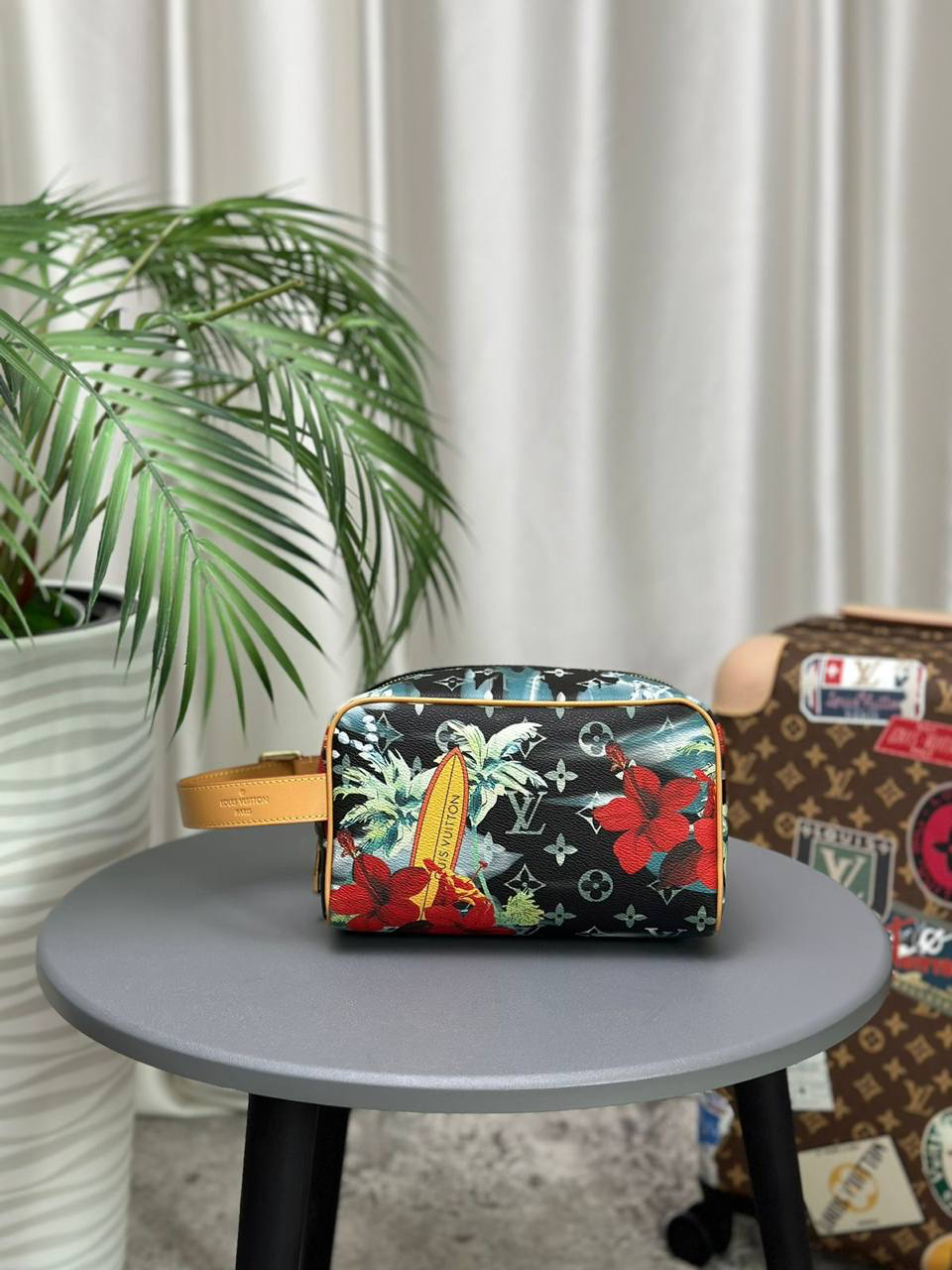 НЕСЕССЕР КОСМЕТИЧКА LOUIS VUITTON детальное фото