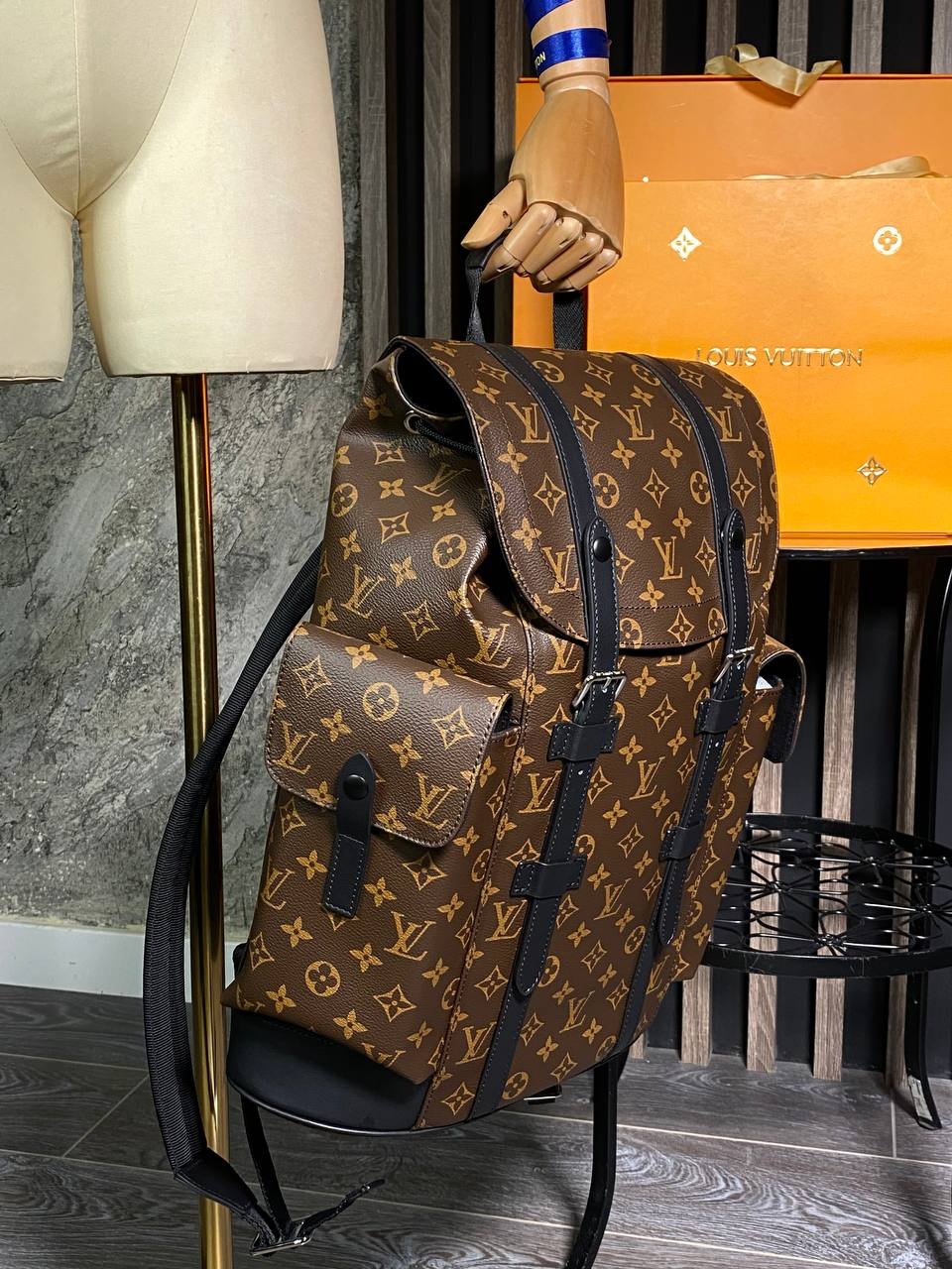 МУЖСКОЙ РЮКЗАК LOUIS VUITTON детальное фото