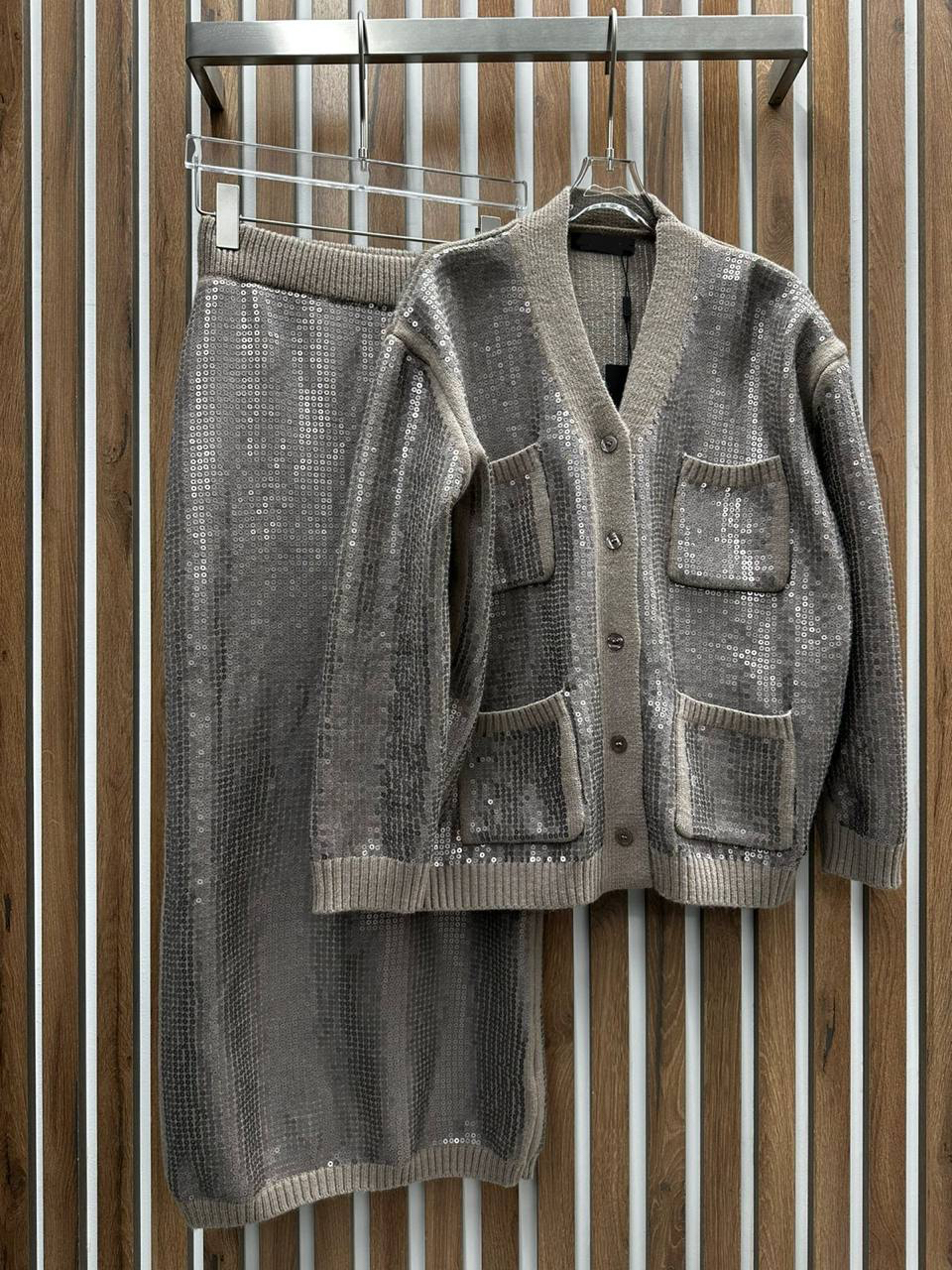 КОСТЮМ детальное фото