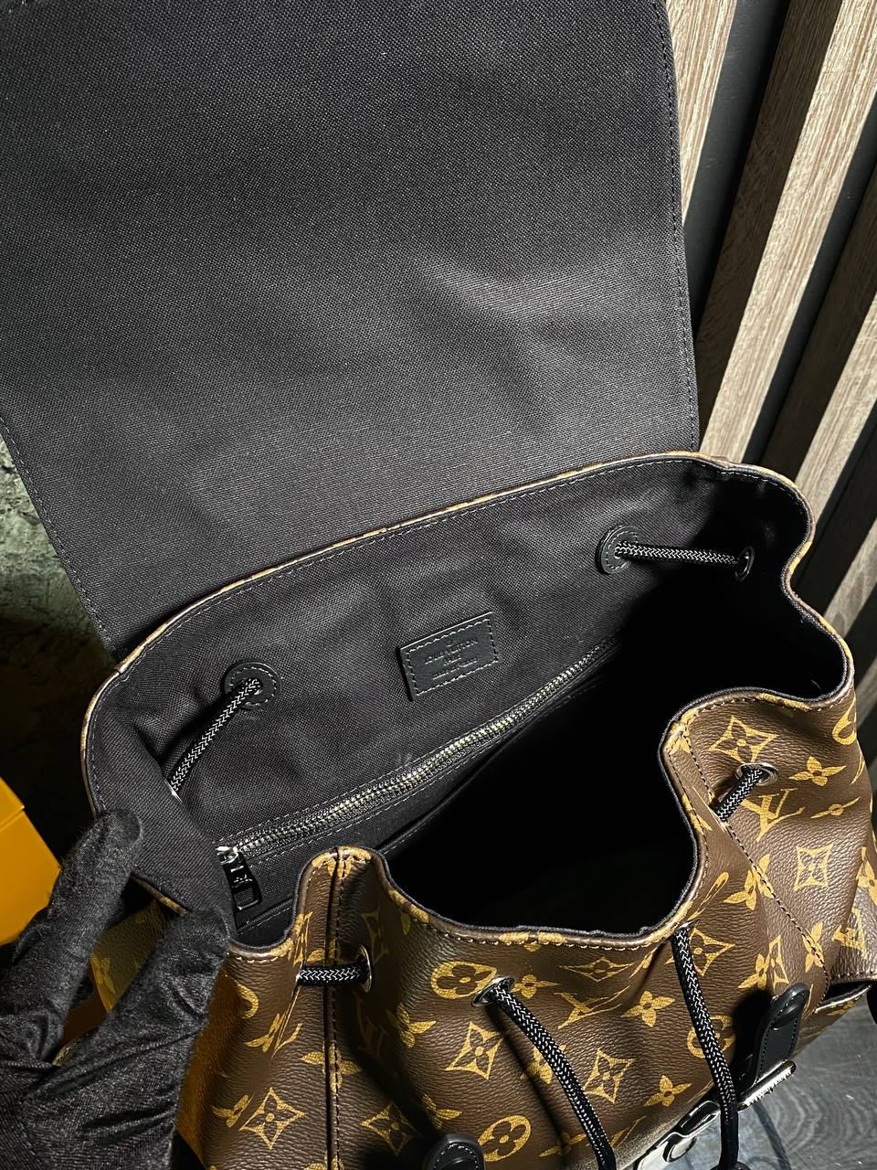 МУЖСКОЙ РЮКЗАК LOUIS VUITTON детальное фото