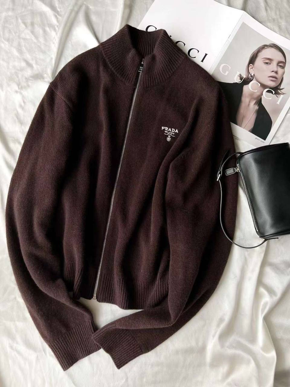 КОСТЮМ PRADA детальное фото