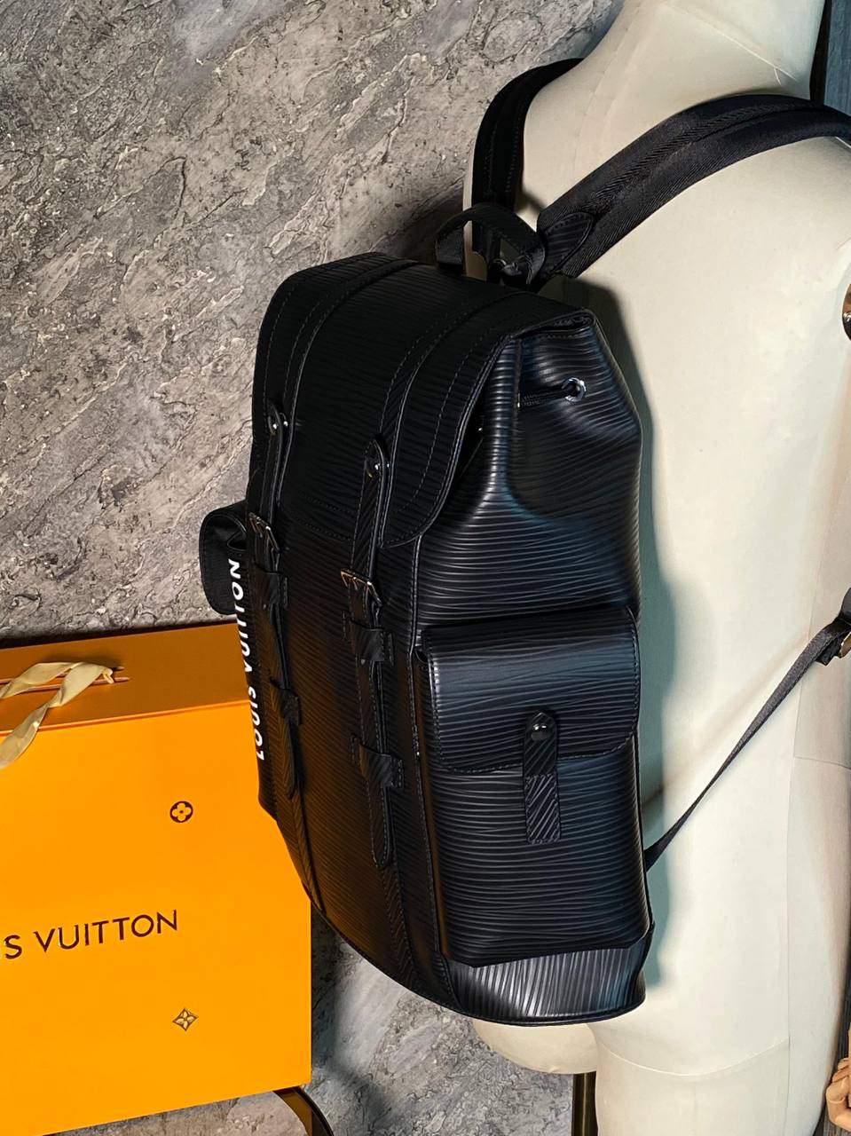 МУЖСКОЙ РЮКЗАК LOUIS VUITTON детальное фото
