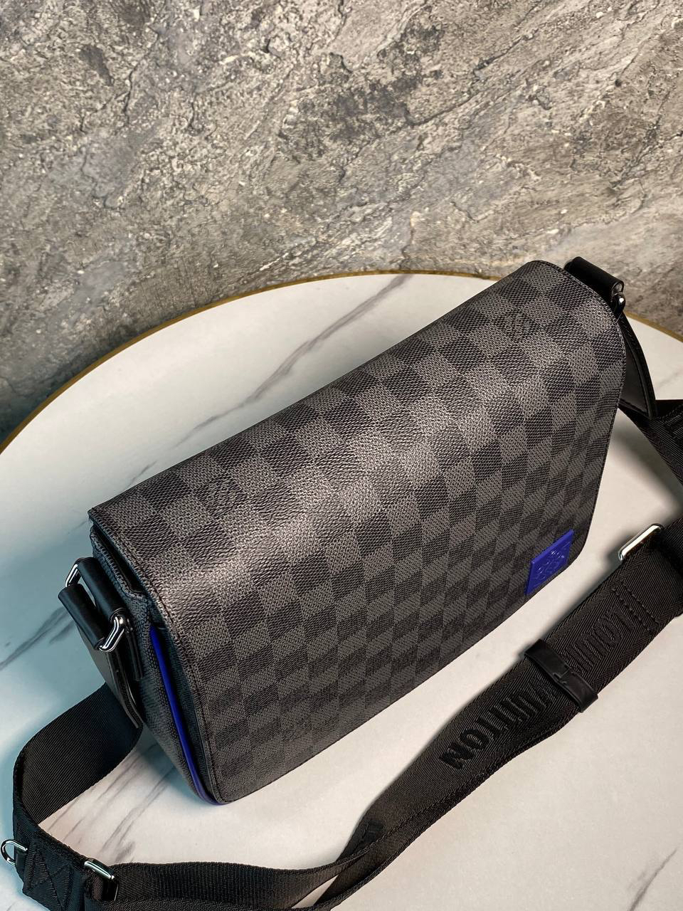 МУЖСКАЯ СУМКА МЕССЕНДЖЕР LOUIS VUITTON детальное фото