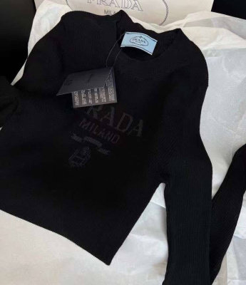 СВИТЕР PRADA фото