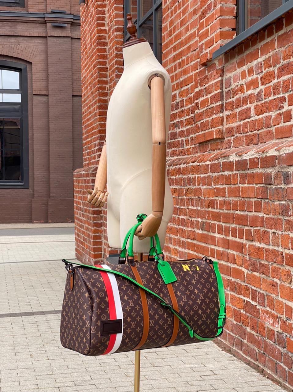 ДОРОЖНАЯ СУМКА LOUIS VUITTON детальное фото