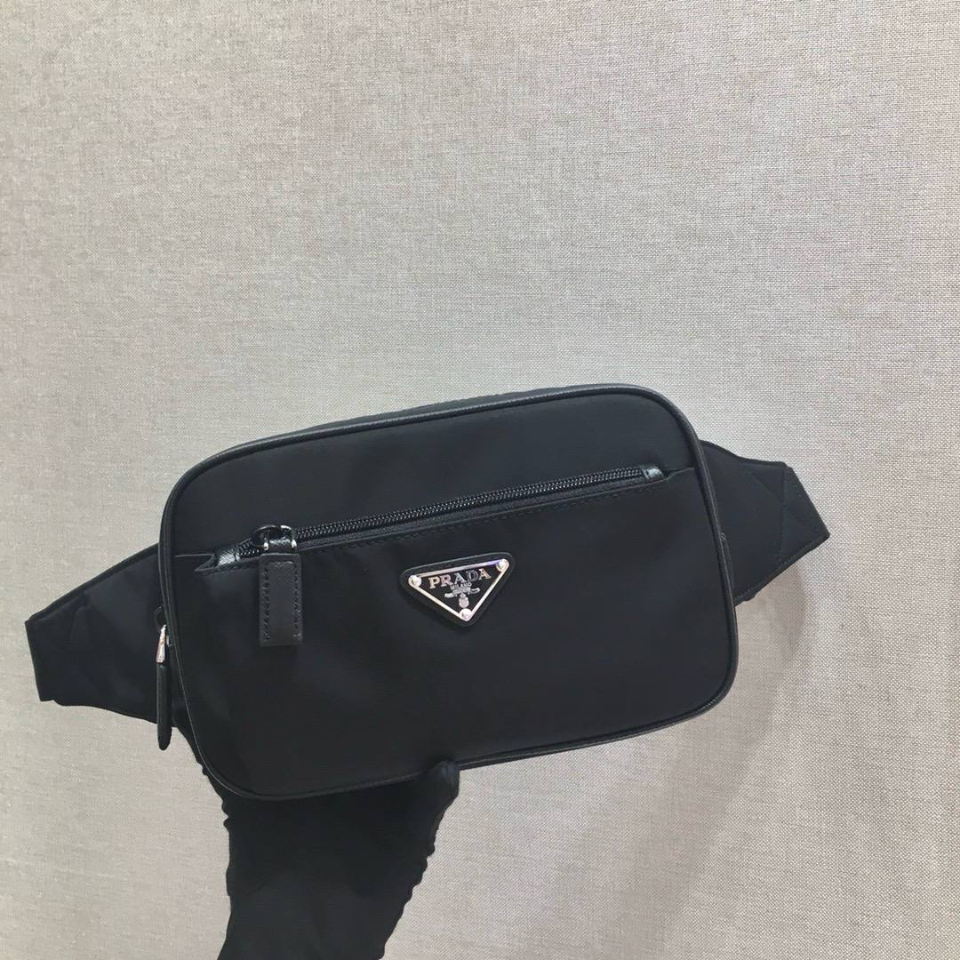 МУЖСКАЯ СУМКА СЛИНГ PRADA детальное фото