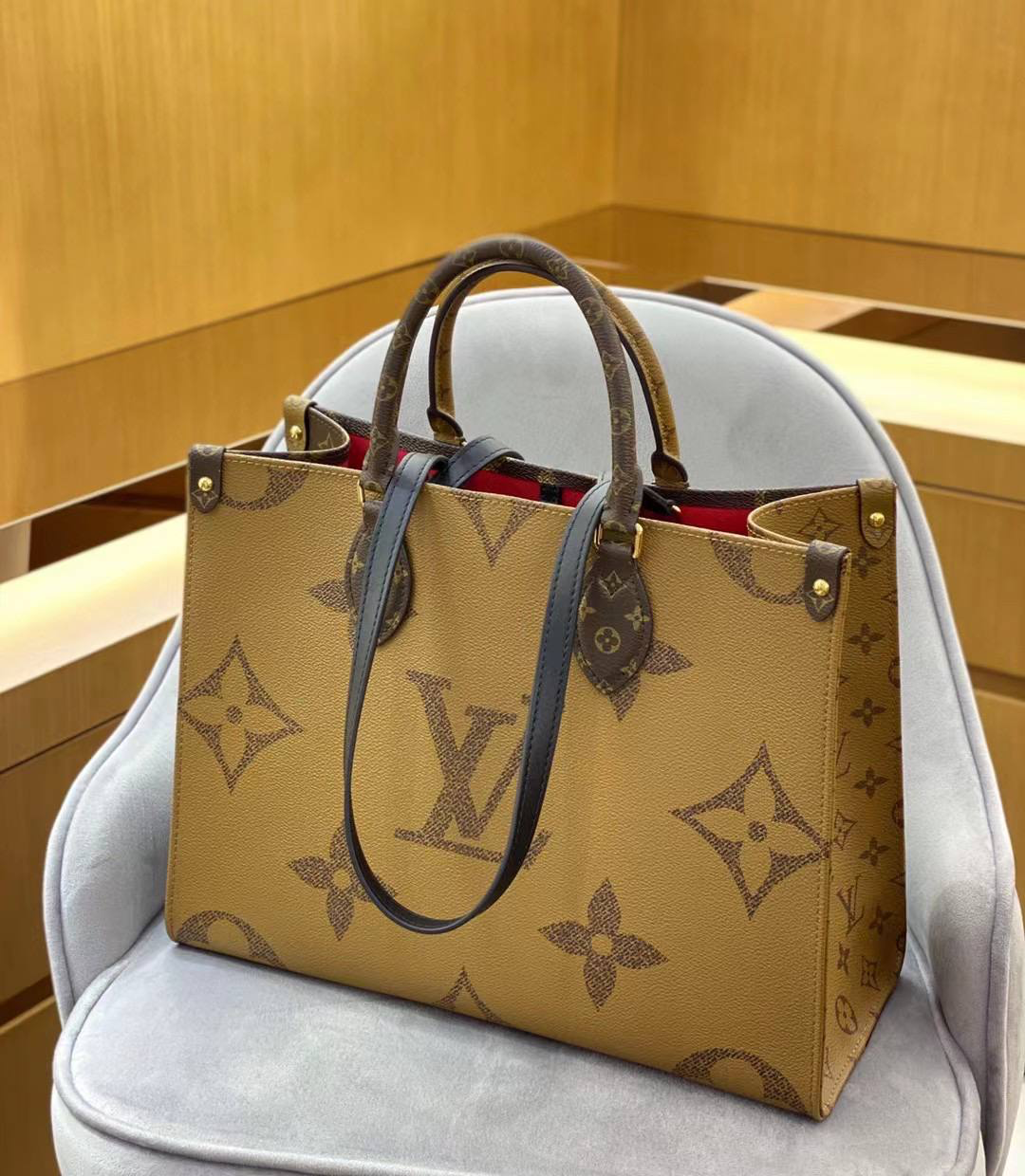 СУМКА LOUIS VUITTON ONTHEGO детальное фото