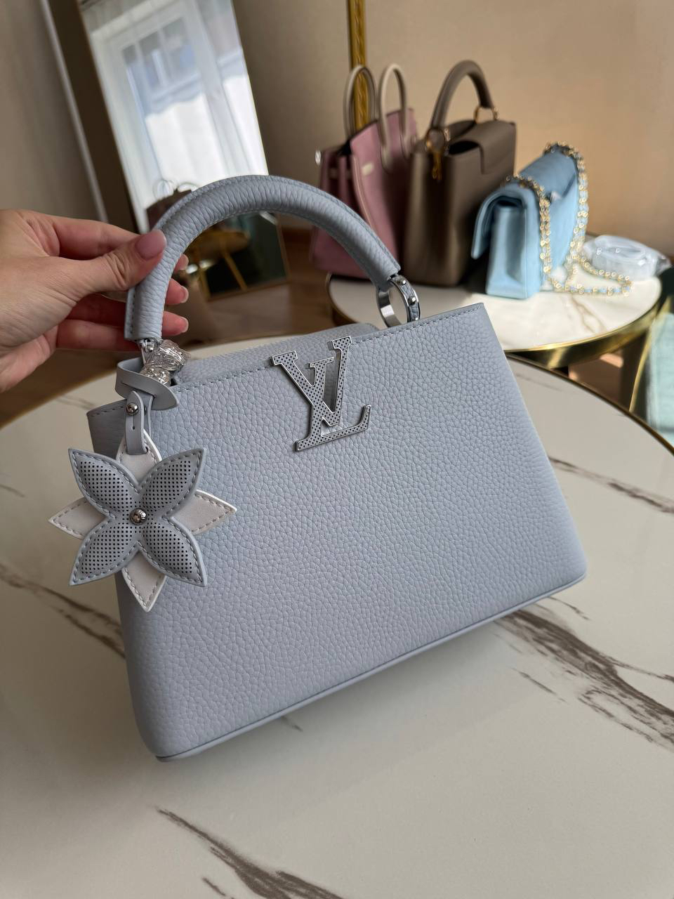 СУМКА LOUIS VUITTON CAPUCINES детальное фото