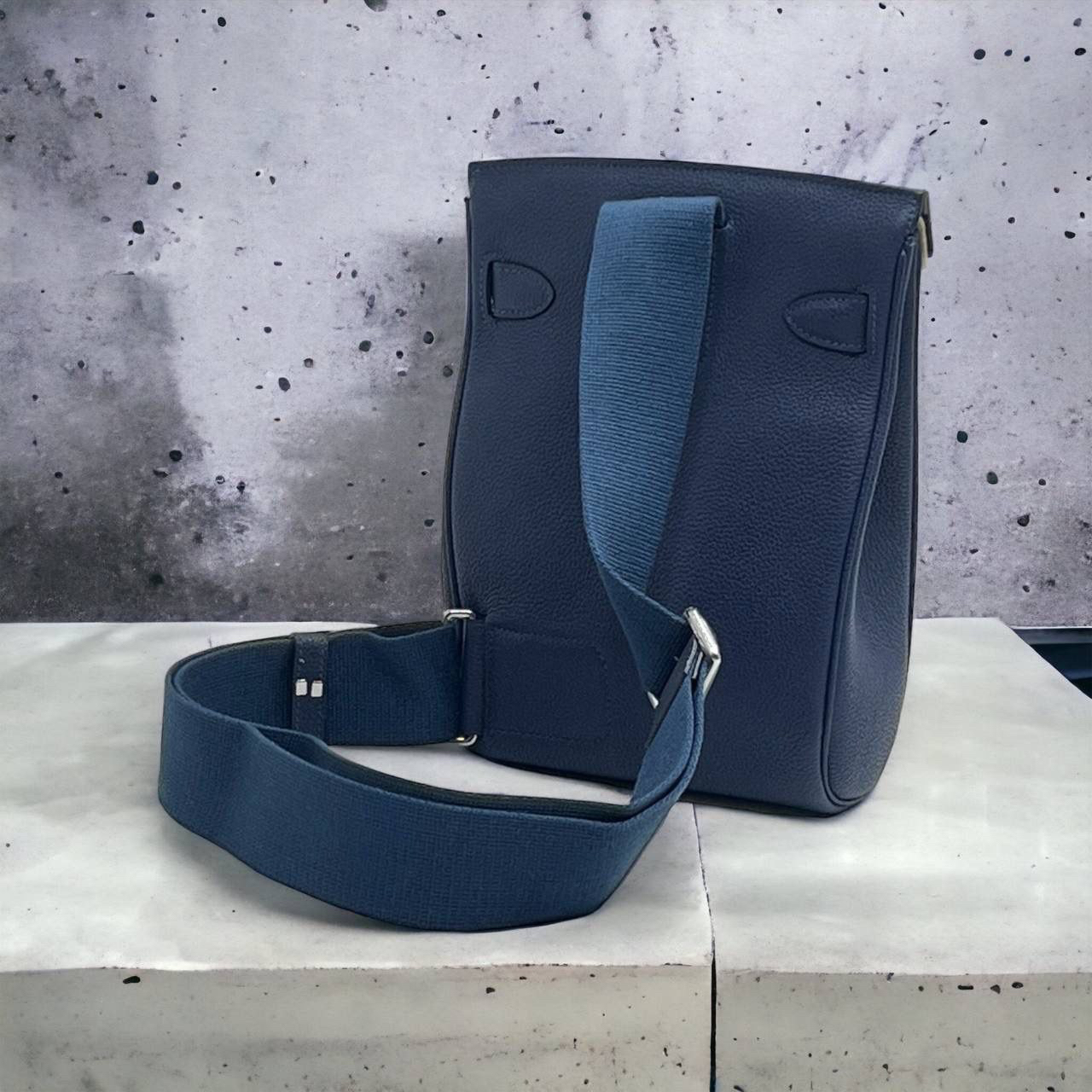 МУЖСКАЯ СУМКА СЛИНГ HERMES детальное фото