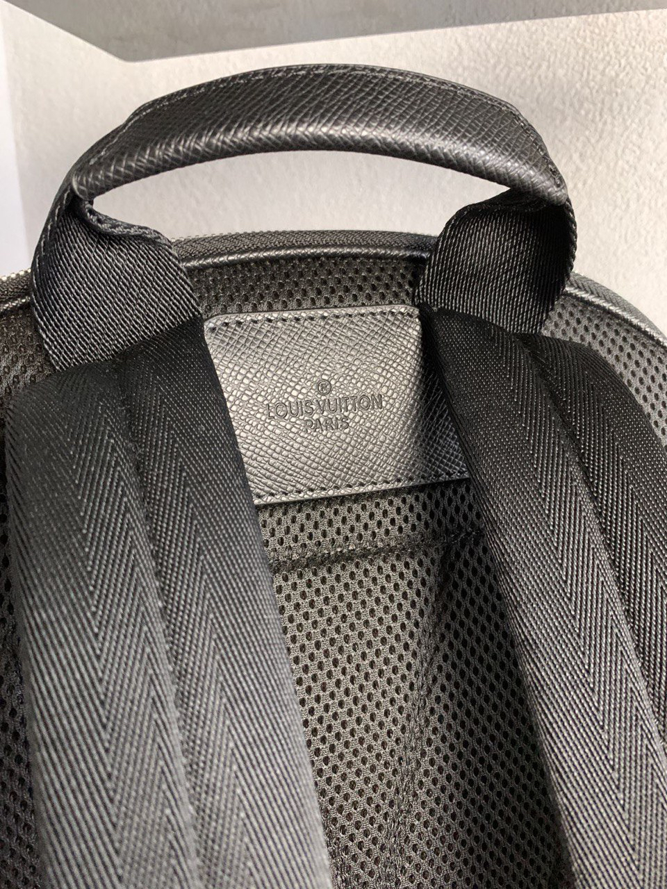 МУЖСКОЙ РЮКЗАК LOUIS VUITTON детальное фото