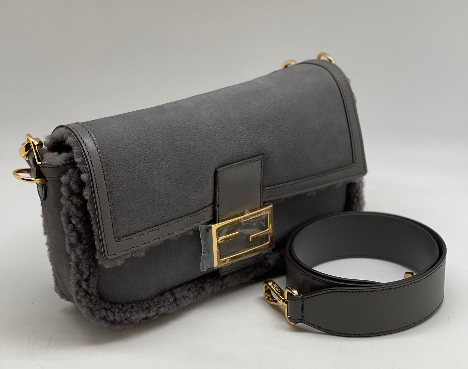 СУМКА FENDI BAGUETTE детальное фото