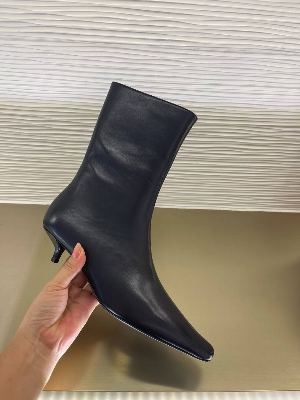 БОТИЛЬОНЫ THE ROW детальное фото