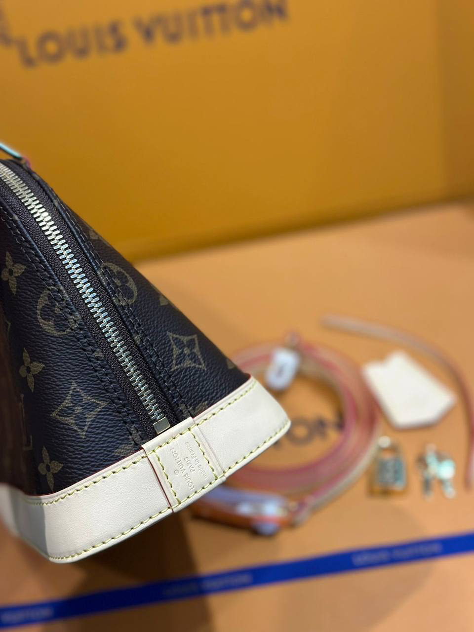 СУМКА LOUIS VUITTON детальное фото