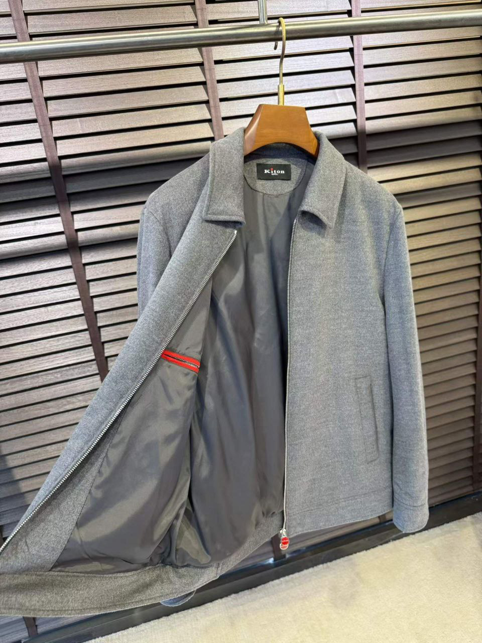 МУЖСКАЯ КУРТКА KITON детальное фото