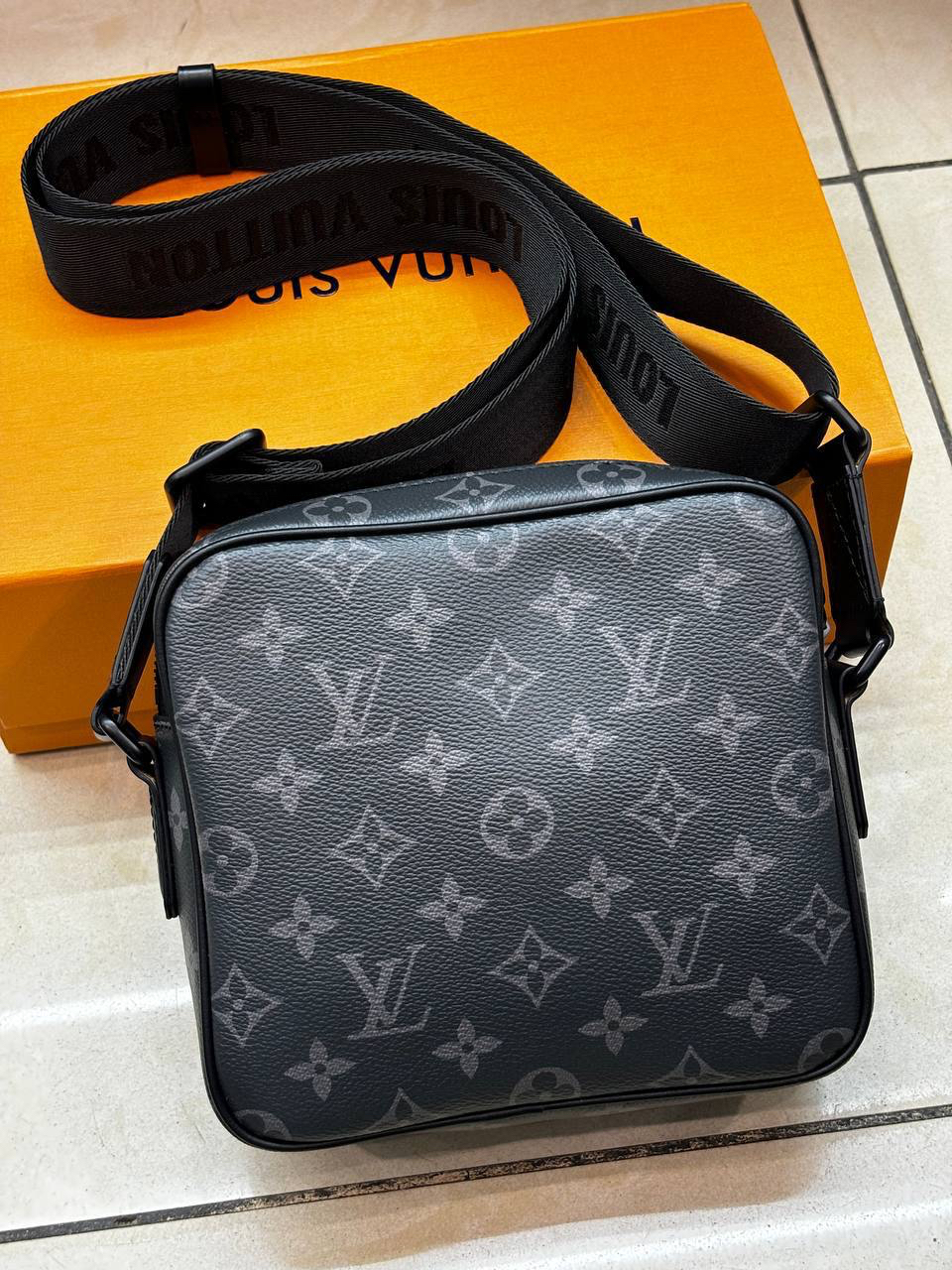 МУЖСКАЯ СУМКА МЕССЕНДЖЕР LOUIS VUITTON детальное фото