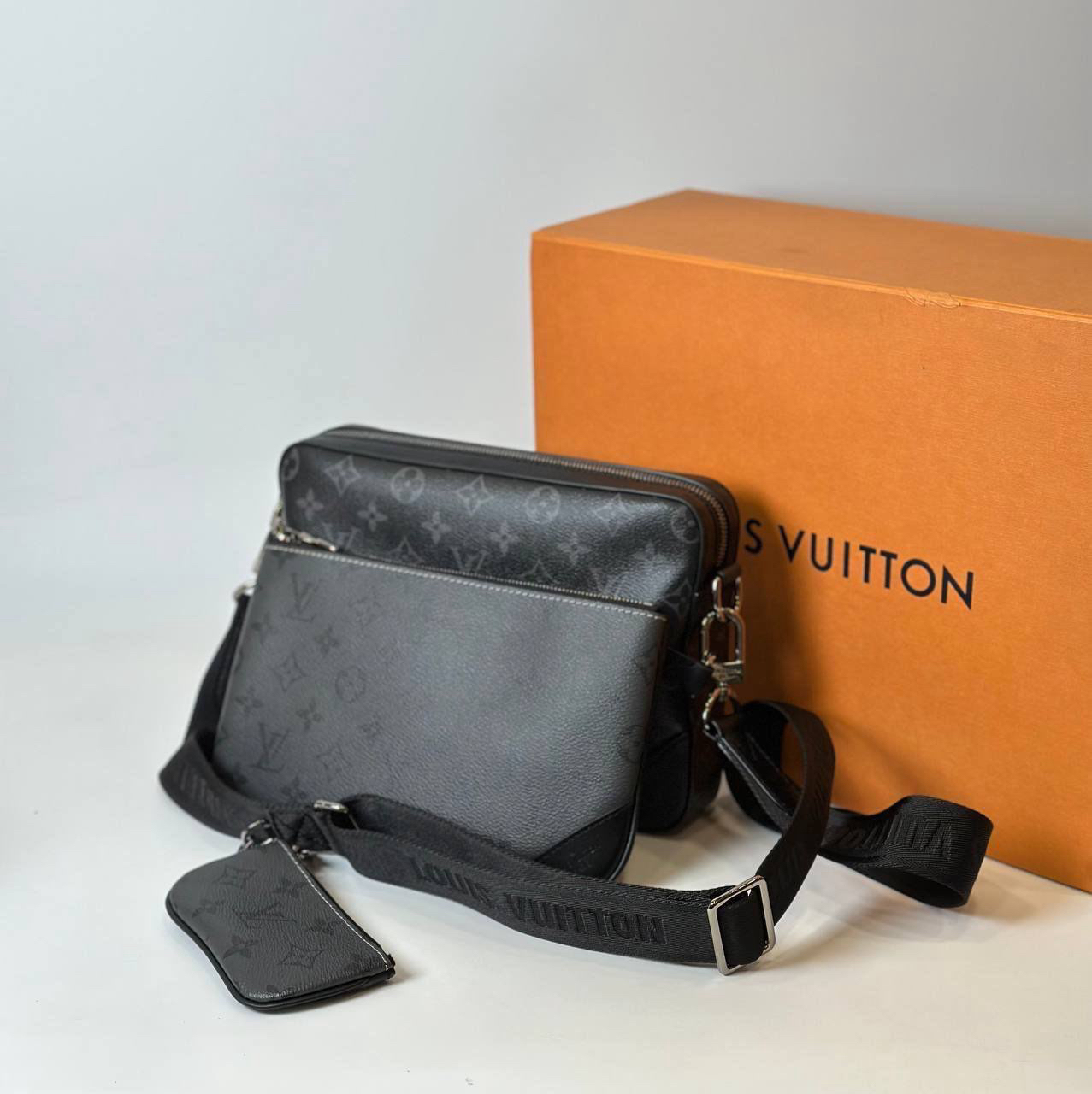 МУЖСКАЯ СУМКА МЕССЕНДЖЕР LOUIS VUITTON детальное фото